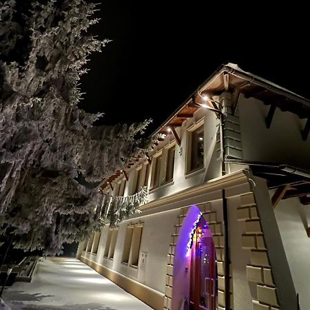Hotel Galeria Pezinska Baba เปซิโนค ภายนอก รูปภาพ