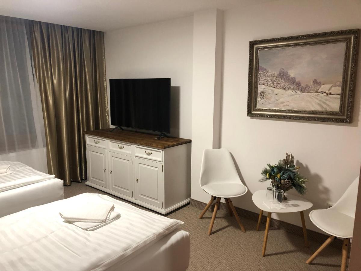 Hotel Galeria Pezinska Baba เปซิโนค ภายนอก รูปภาพ