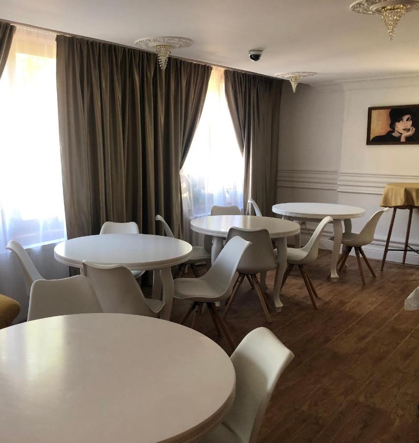Hotel Galeria Pezinska Baba เปซิโนค ภายนอก รูปภาพ