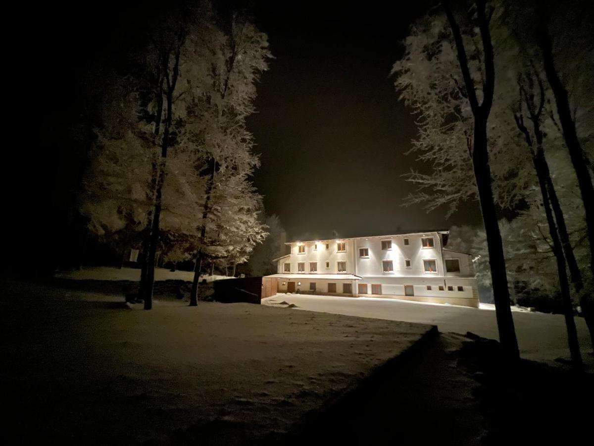 Hotel Galeria Pezinska Baba เปซิโนค ภายนอก รูปภาพ