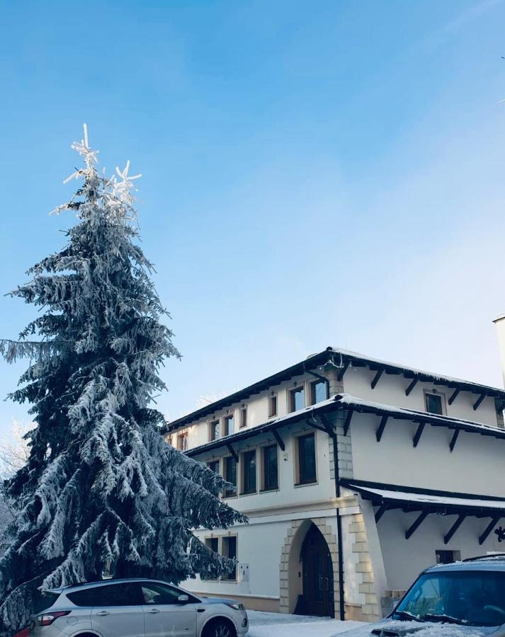 Hotel Galeria Pezinska Baba เปซิโนค ภายนอก รูปภาพ