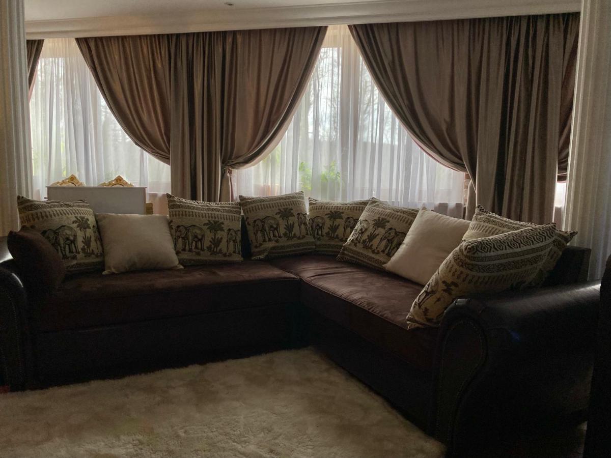 Hotel Galeria Pezinska Baba เปซิโนค ภายนอก รูปภาพ